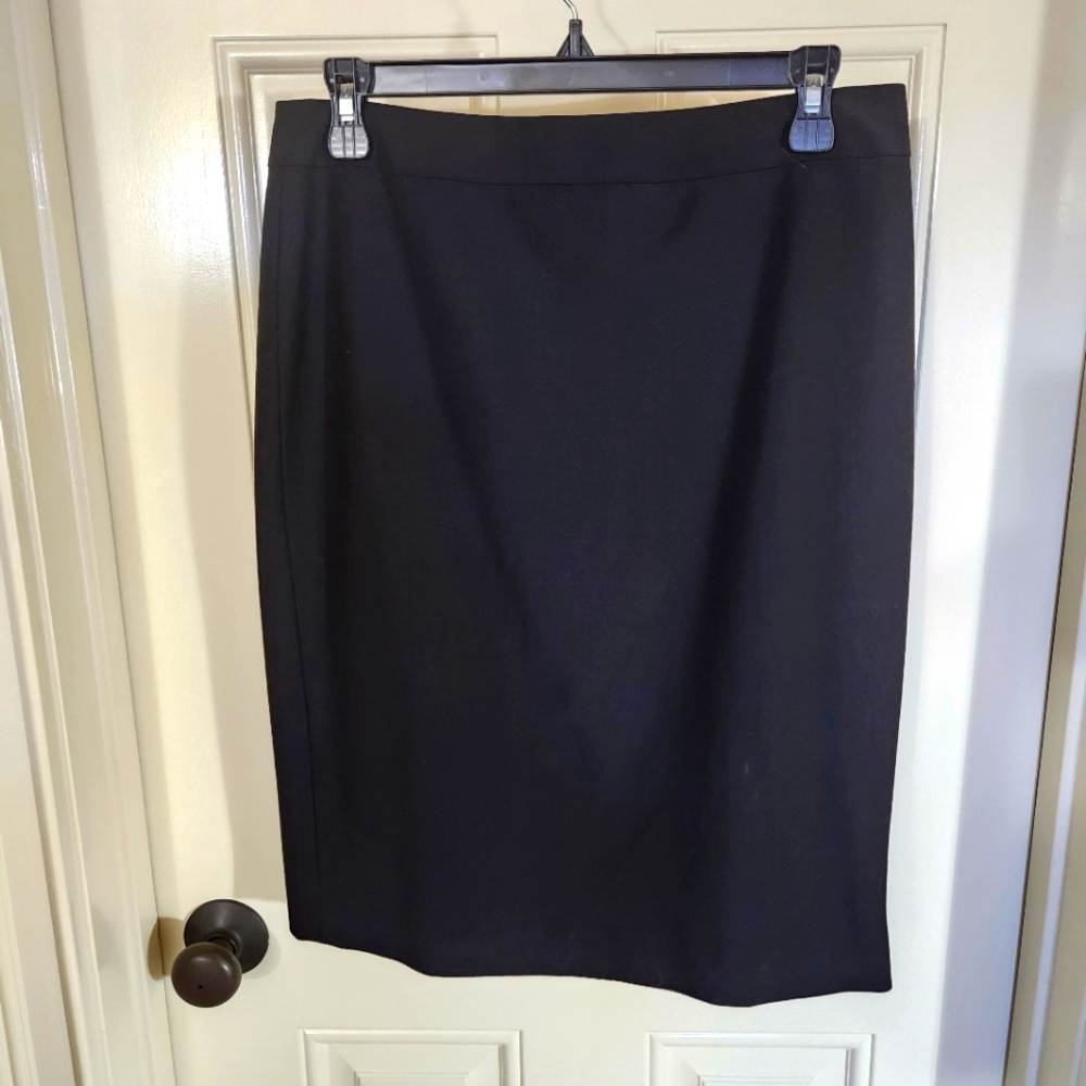 Classic Ann Taylor black skirt, size 6.  Excellent condition.